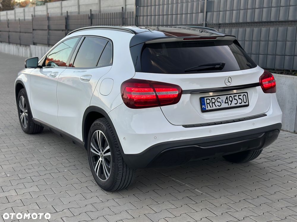 Mercedes-Benz GLA - 14