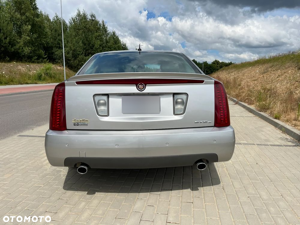 Cadillac STS - 4