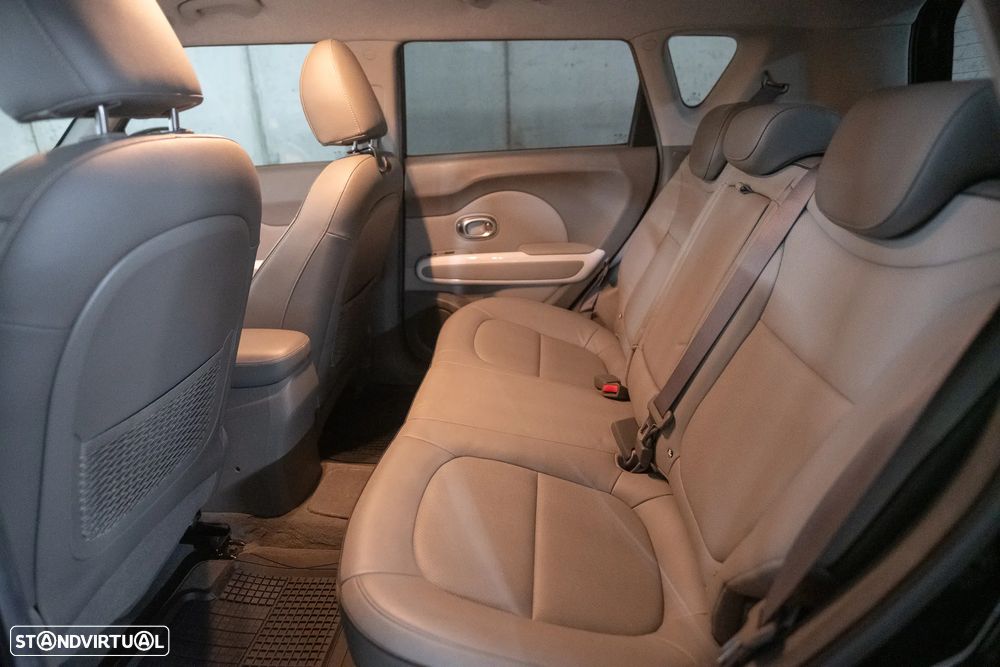 Kia e-Soul EV Play - 8
