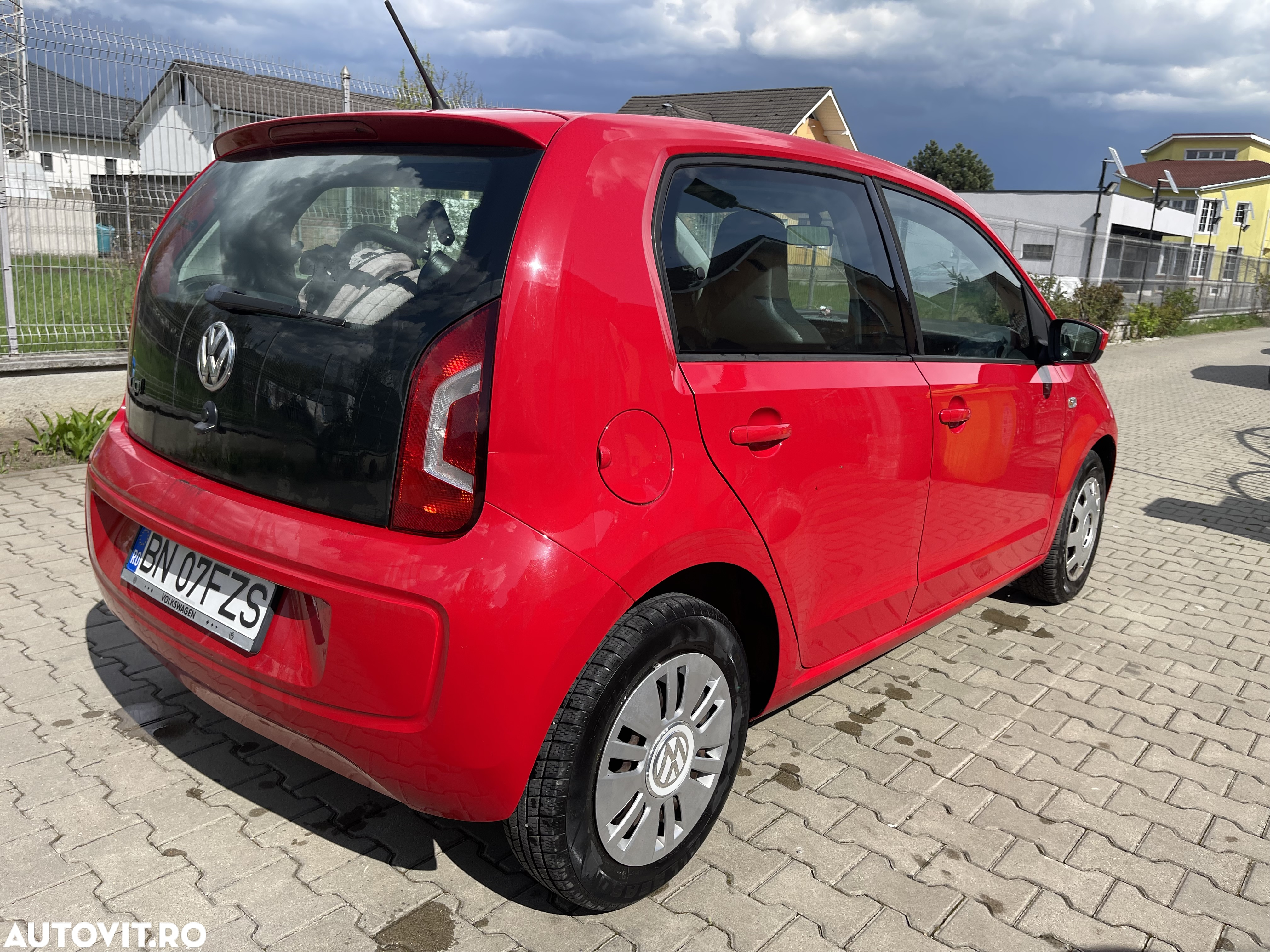 Volkswagen up! BlueMotion Technology colour fortana red - 4