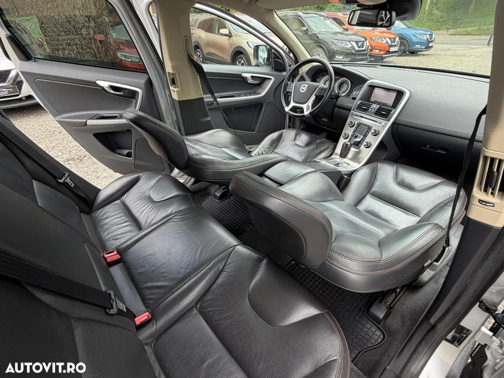 Volvo XC 60 D5AWD Ocean Race - 24