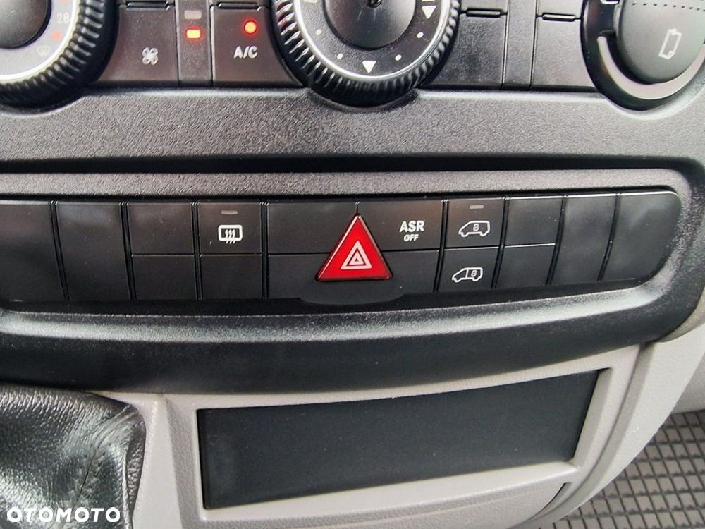 Mercedes-Benz Sprinter - 15