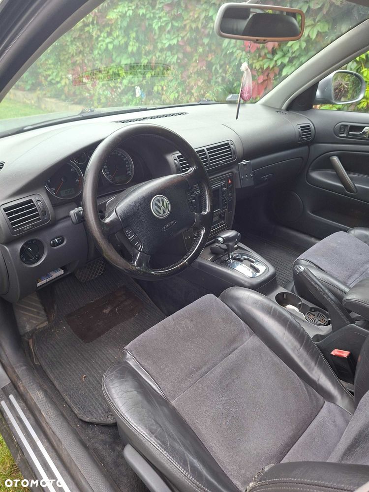 Volkswagen Passat - 4