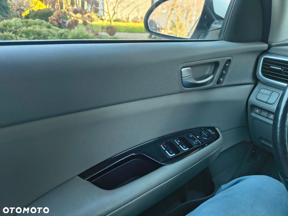 Kia Optima Plug-in Hybrid - 29