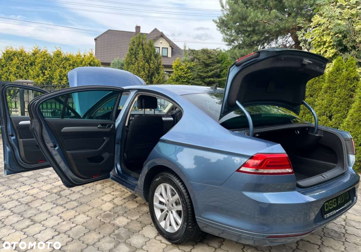 Volkswagen Passat - 36