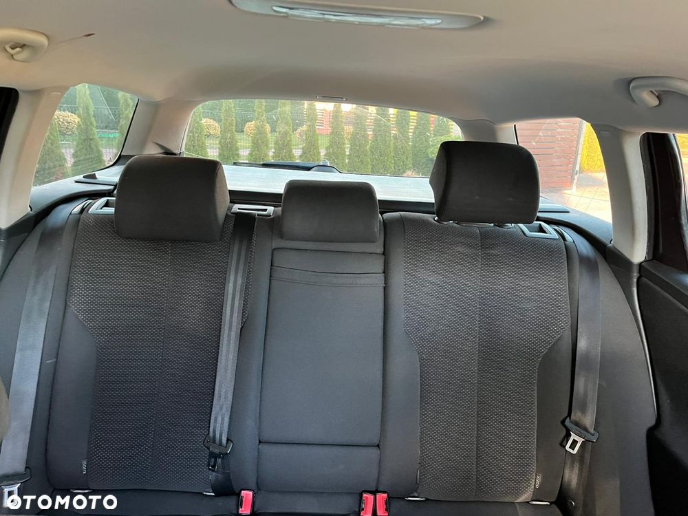 Volkswagen Passat 1.9 TDI Comfortline - 10