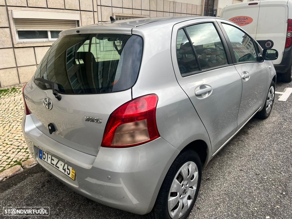 Toyota Yaris 1.0 VVT-i - 4