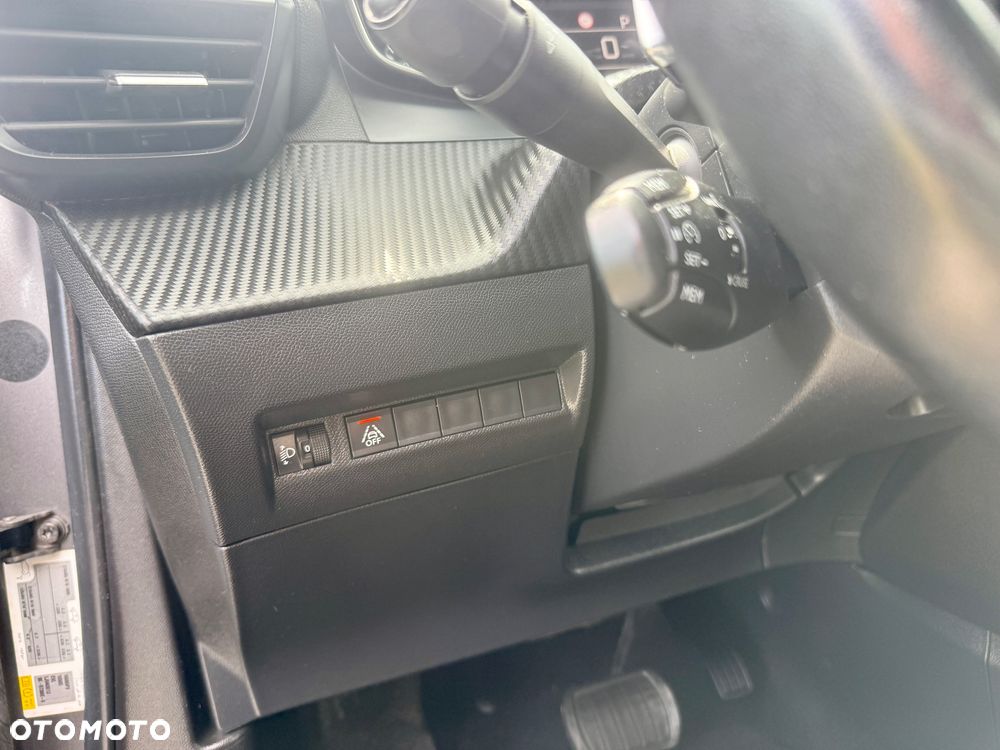 Peugeot 2008 PureTech 130 Stop&Start EAT6 Allure - 13