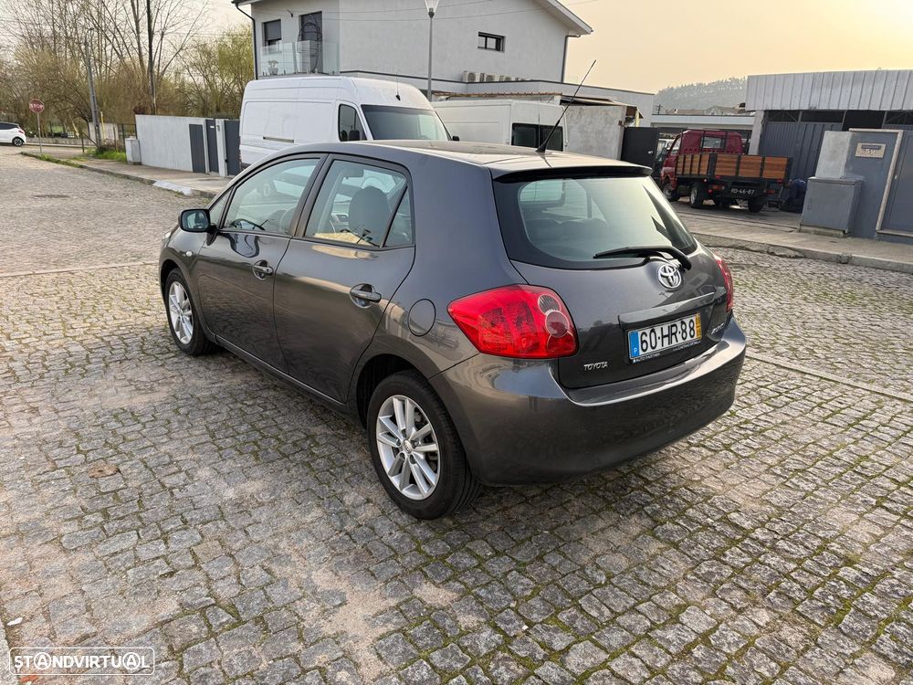 Toyota Auris 1.33 VVT-i Gold Edition - 2