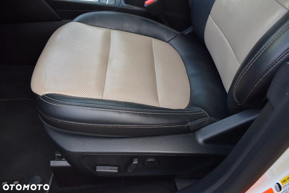 Ford Escape 2.0 EcoBoost AWD Titanium - 28