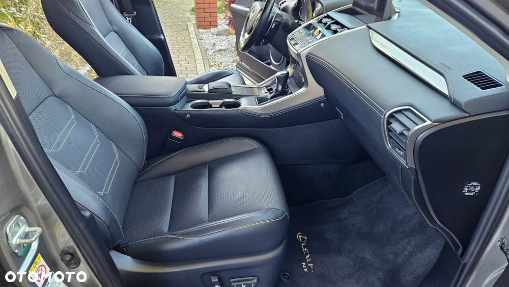 Lexus NX 300h Prestige AWD - 26