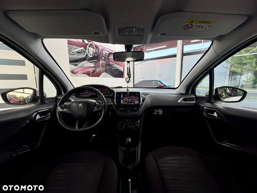 Peugeot 208 - 6