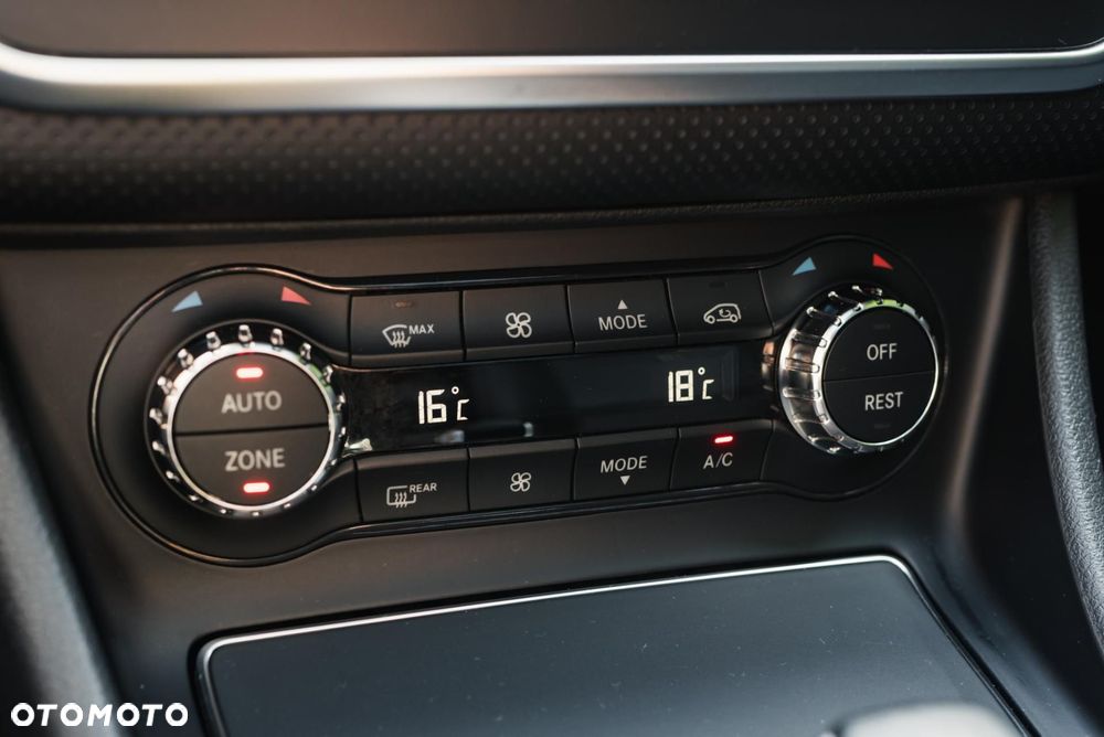 Mercedes-Benz Klasa A AMG 45 4Matic AMG Speedshift 7G-DCT - 25