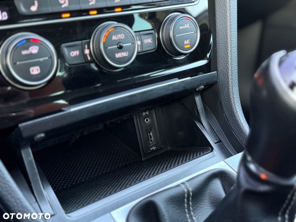 Volkswagen Golf - 34