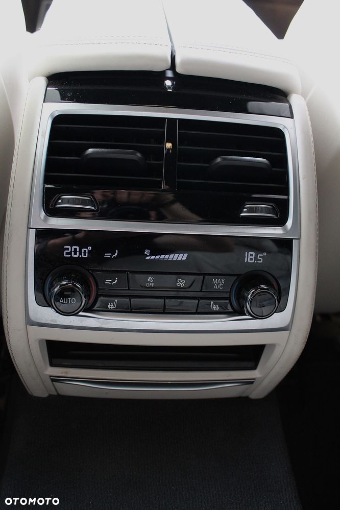 BMW Seria 7 750i xDrive - 13