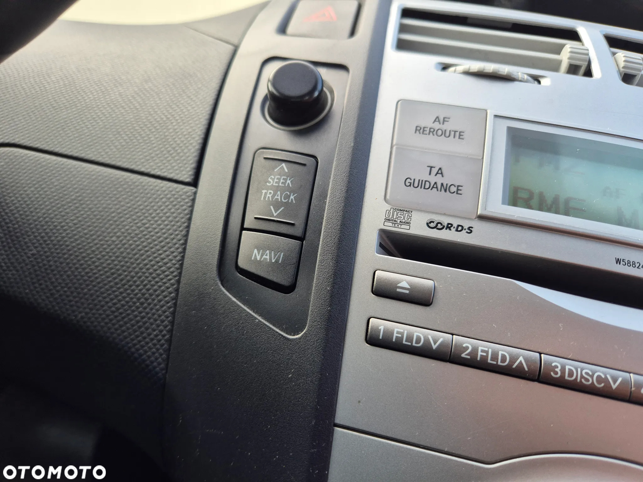 Toyota Yaris 1.0 Premium - 25