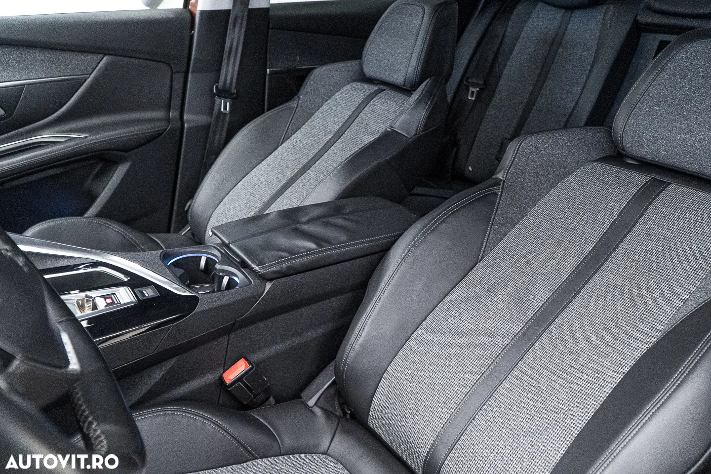 Peugeot 3008 1.2 PureTech Turbo S&S EAT6 Allure - 17