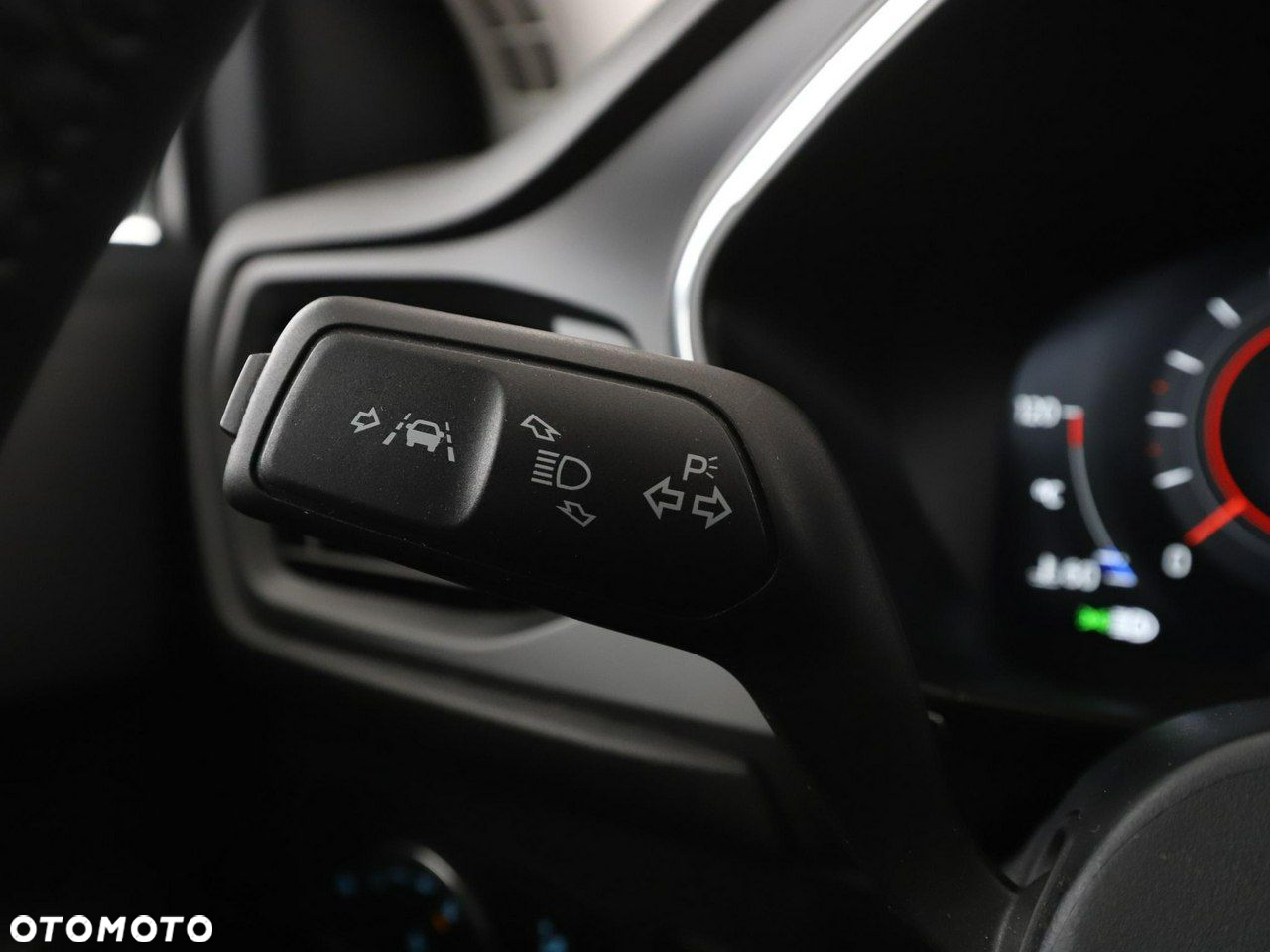Ford Focus 1.0 EcoBoost Hybrid ACTIVE X - 36