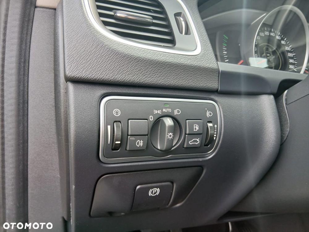 Volvo V60 D3 Summum - 19