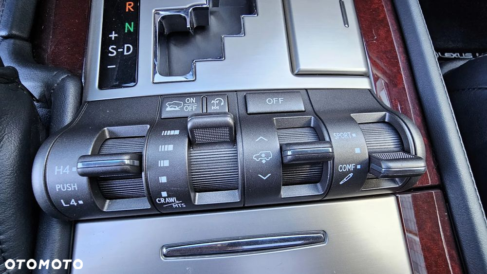 Lexus LX 570 Omotenashi - 23