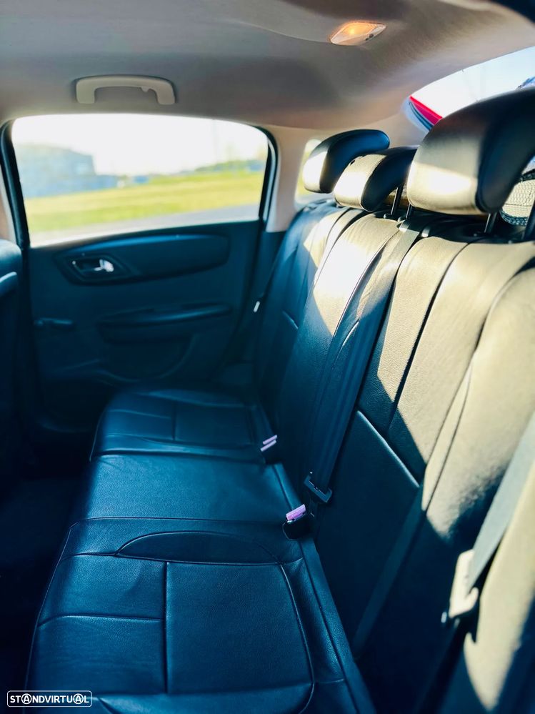 Citroën C4 1.4 16V SX - 9