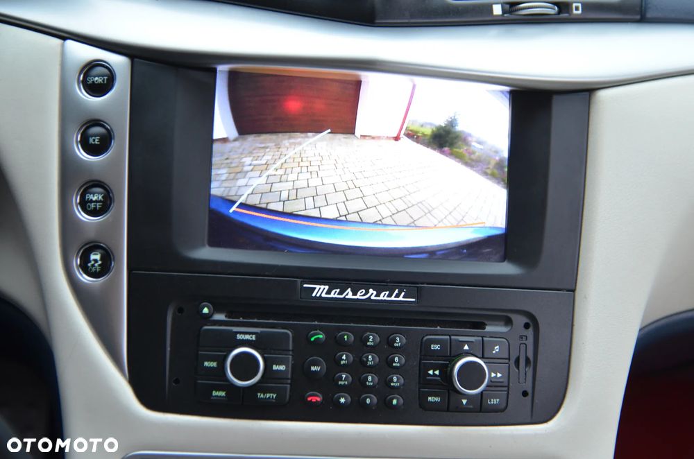 Maserati GranCabrio Sport - 10