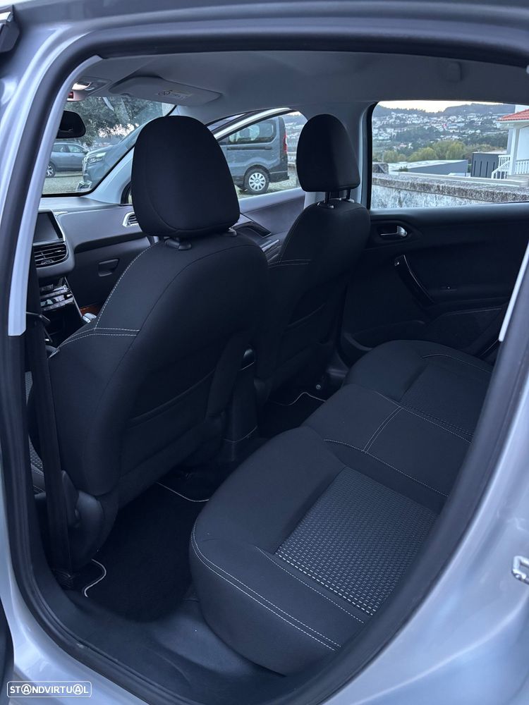 Peugeot 208 1.2 PureTech Allure - 18