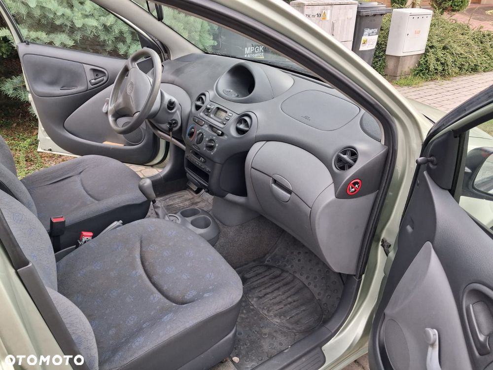 Toyota Yaris 1.0 Base - 7