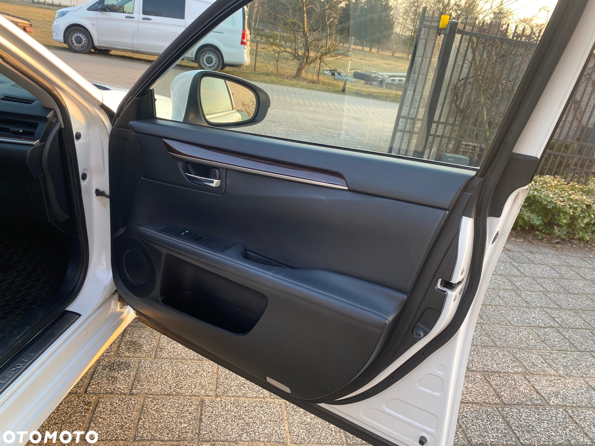 Lexus ES 300h Prestige - 23