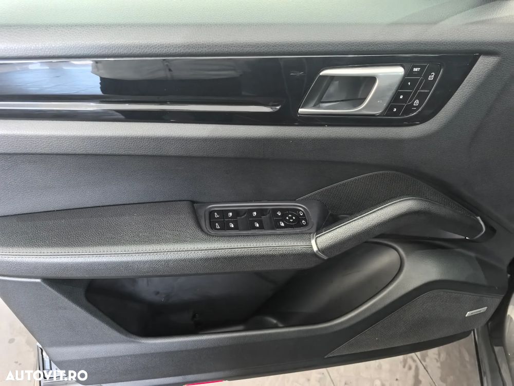 Porsche Cayenne Coupe - 10