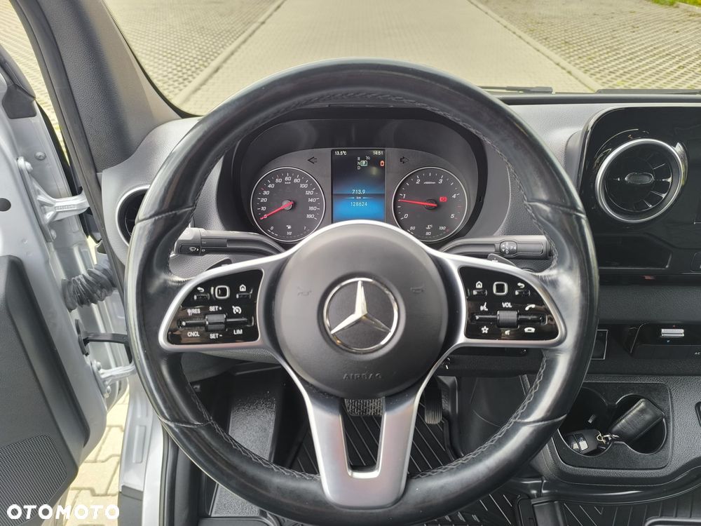 Mercedes-Benz Sprinter - 22