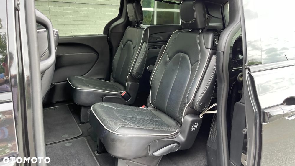 Chrysler Pacifica - 17