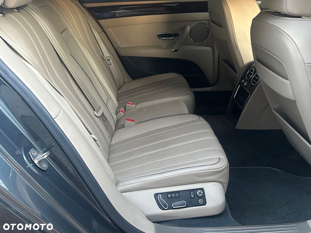 Bentley Flying Spur V8 Mulliner - 24
