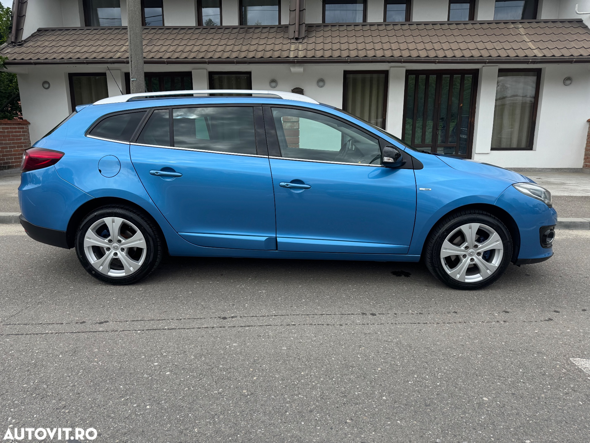 Renault Megane ENERGY TCe 130 BOSE EDITION - 2