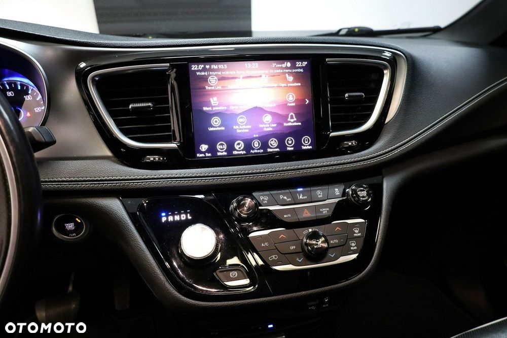 Chrysler Pacifica - 23