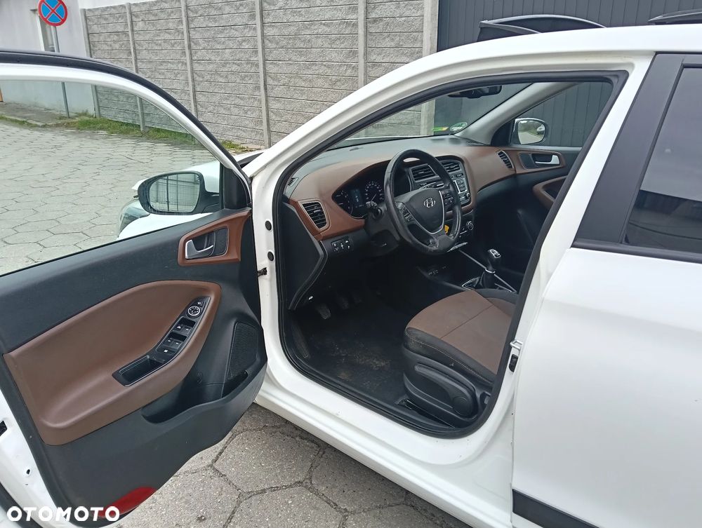 Hyundai i20 blue 1.4 Active Pure - 11