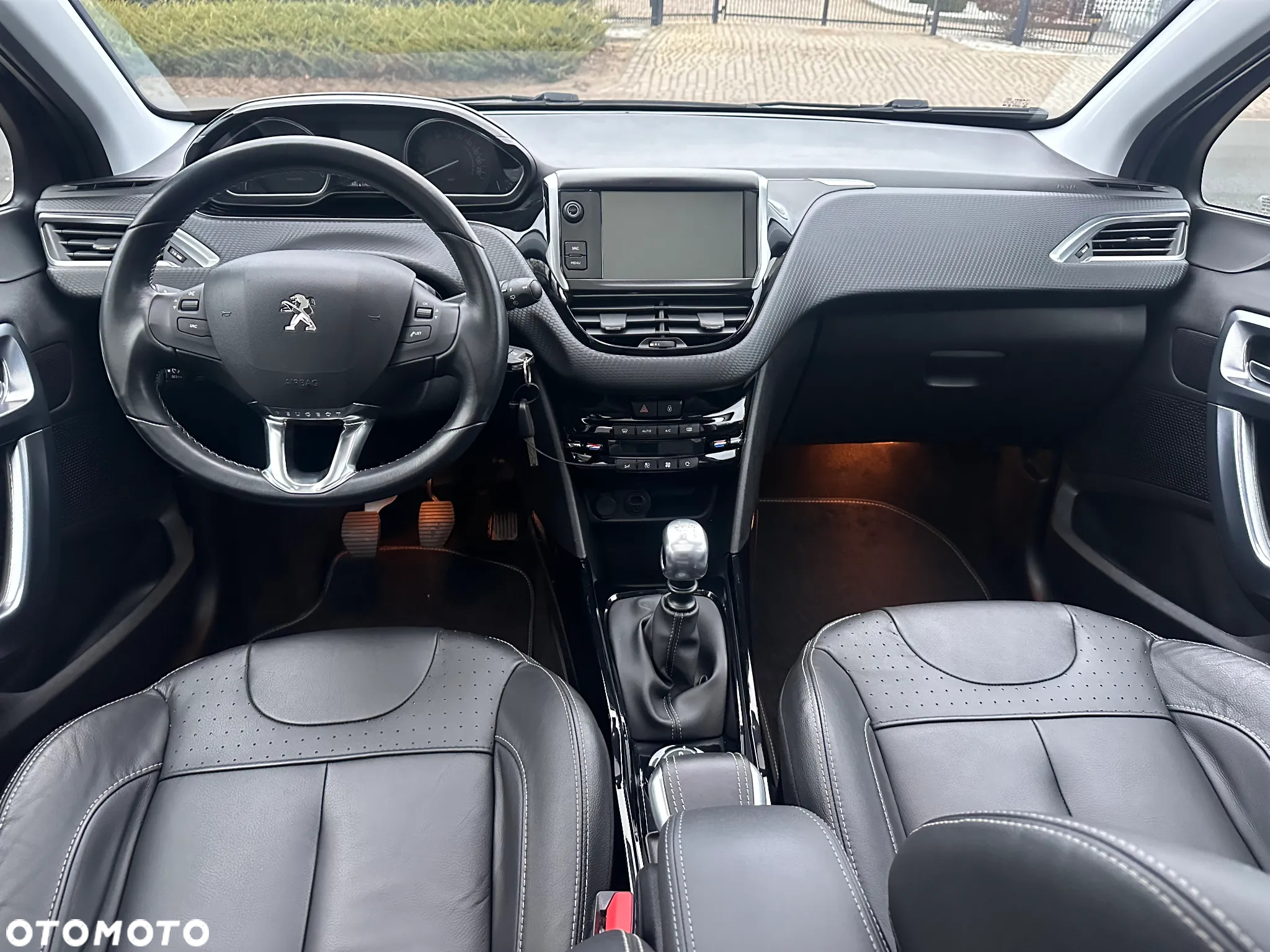 Peugeot 2008 1.2 PureTech Allure S&S - 9