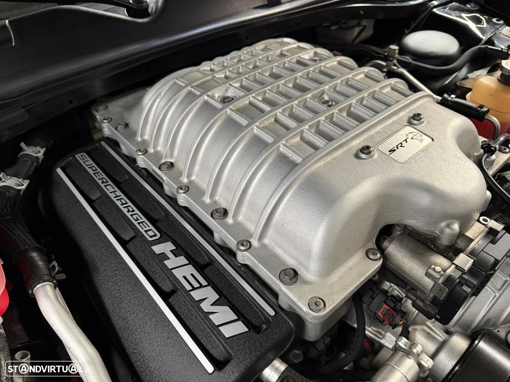 Dodge Challenger Auto SRT Hellcat - 61