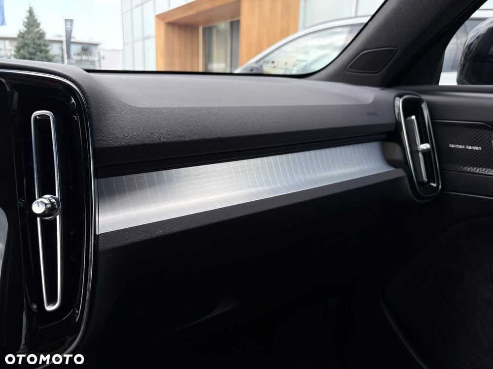 Volvo XC 40 B3 Plus Dark - 16