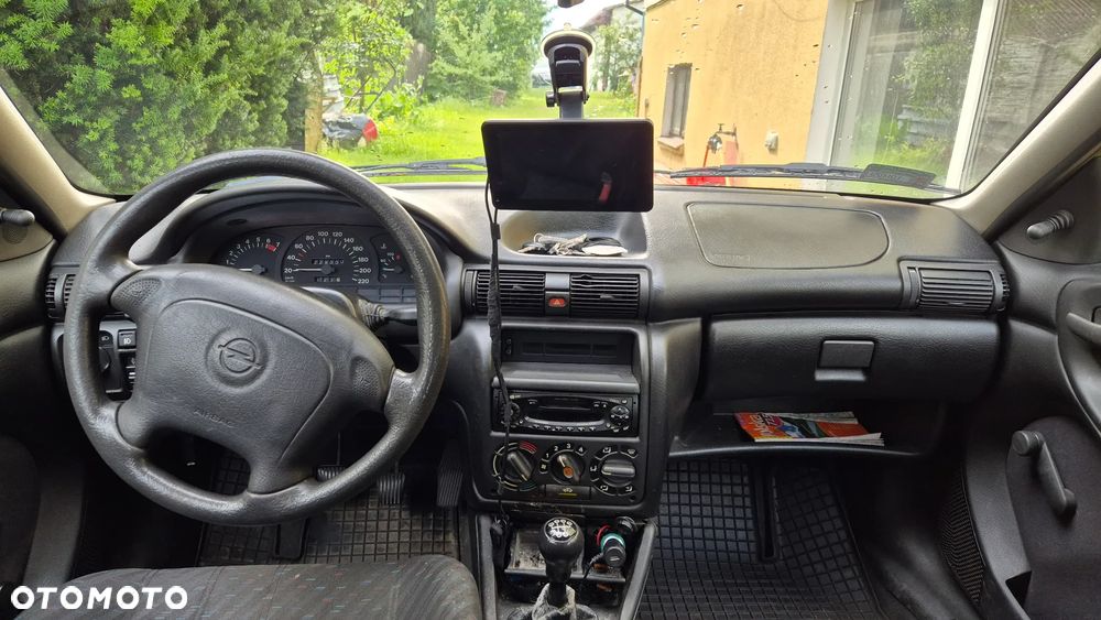 Opel Astra 1.6 - 9