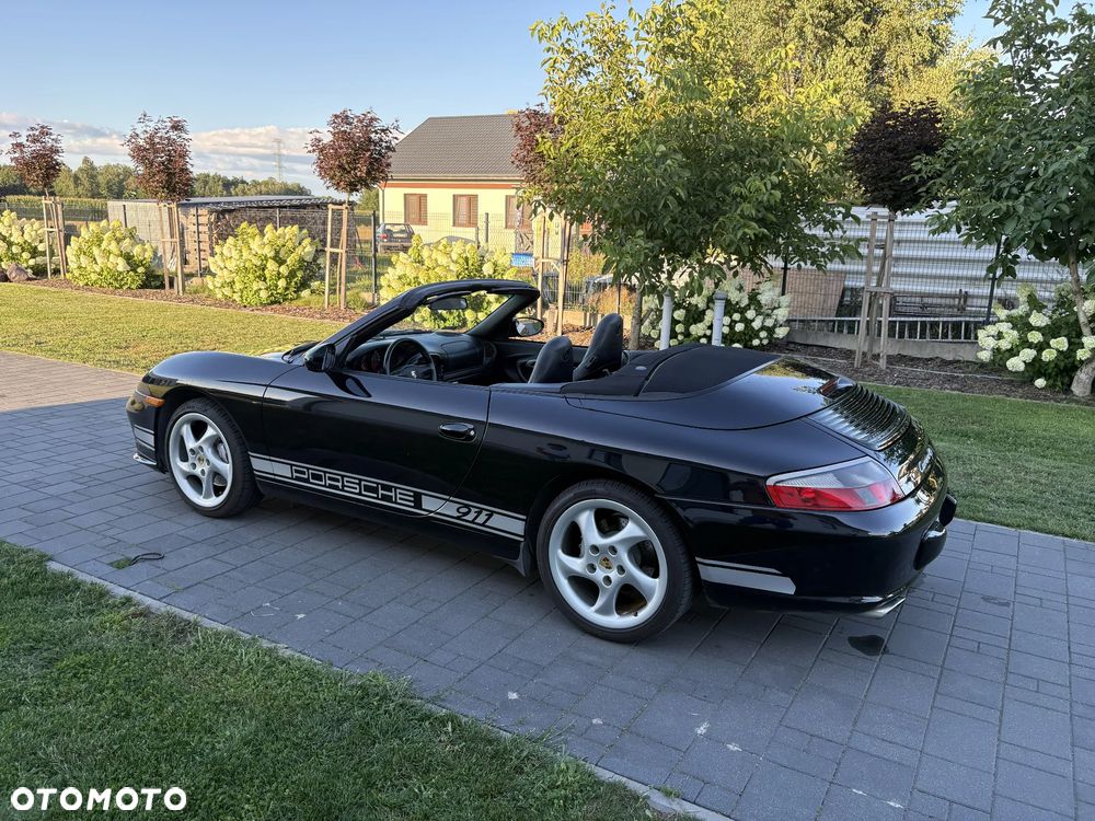 Porsche 911 Carrera 4 - 10
