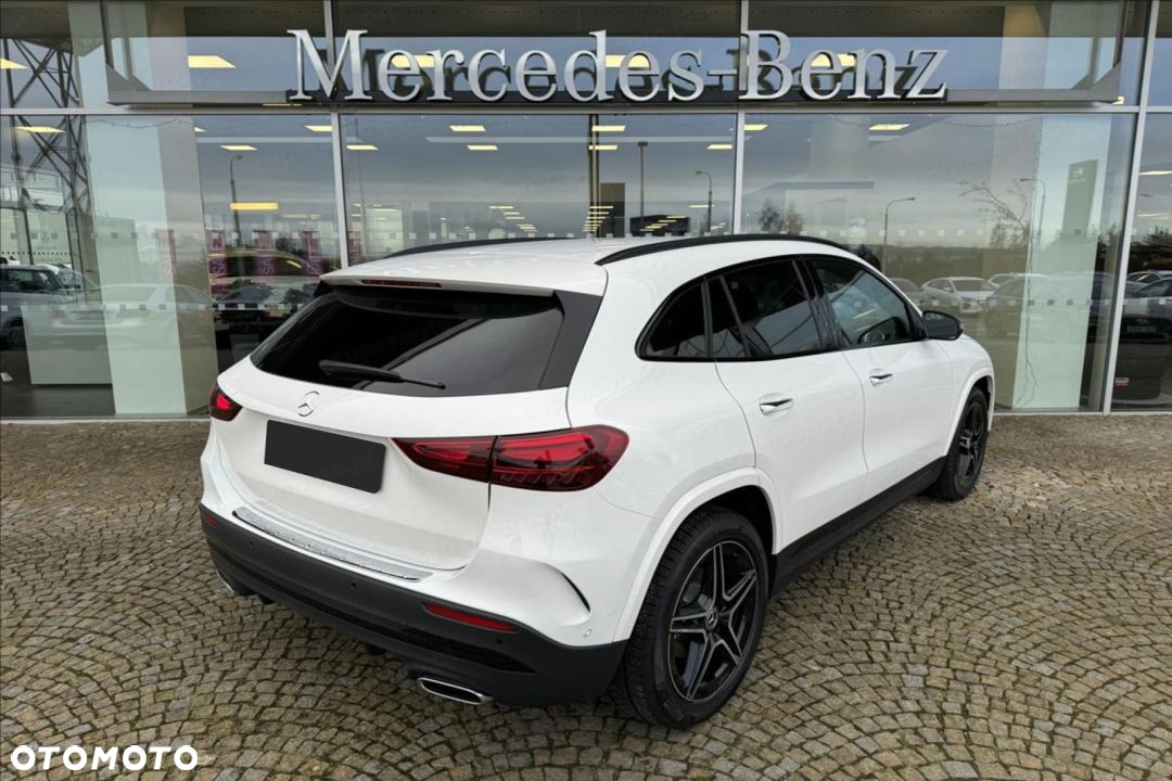 Mercedes-Benz GLA - 7