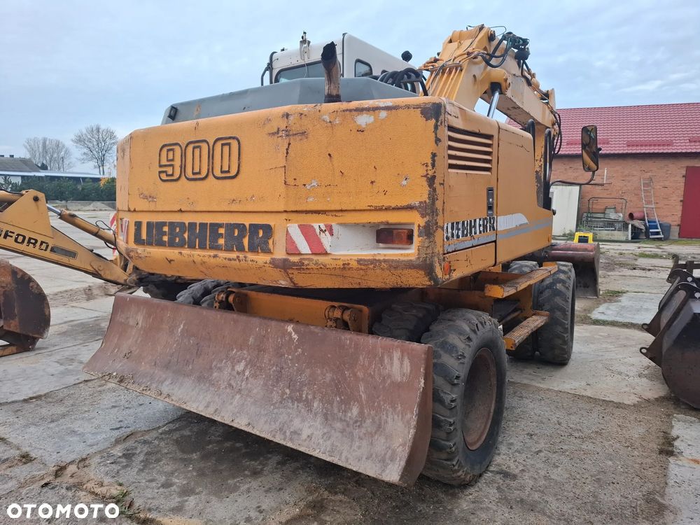 Liebherr 900 - 5