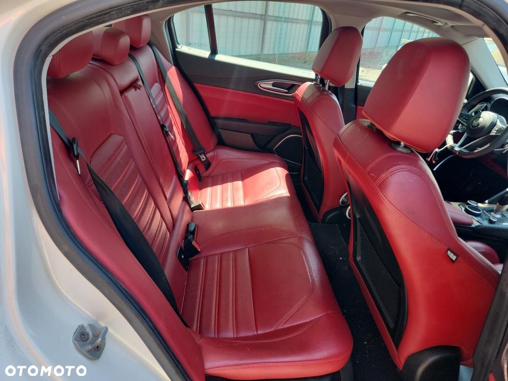 Alfa Romeo Giulia 2.0 Turbo 16V AT8-Q4 Ti - 9