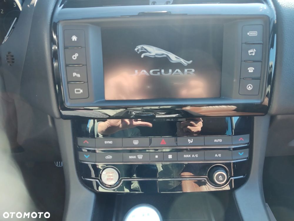 Jaguar F-Pace 20d AWD Pure - 31