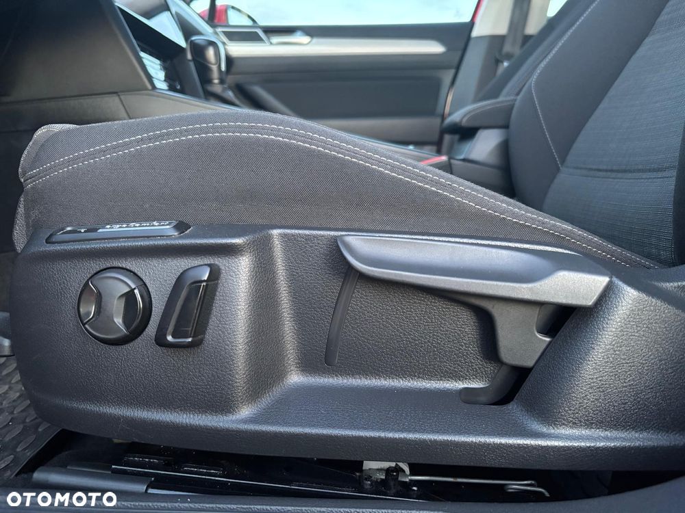 Volkswagen Passat - 13