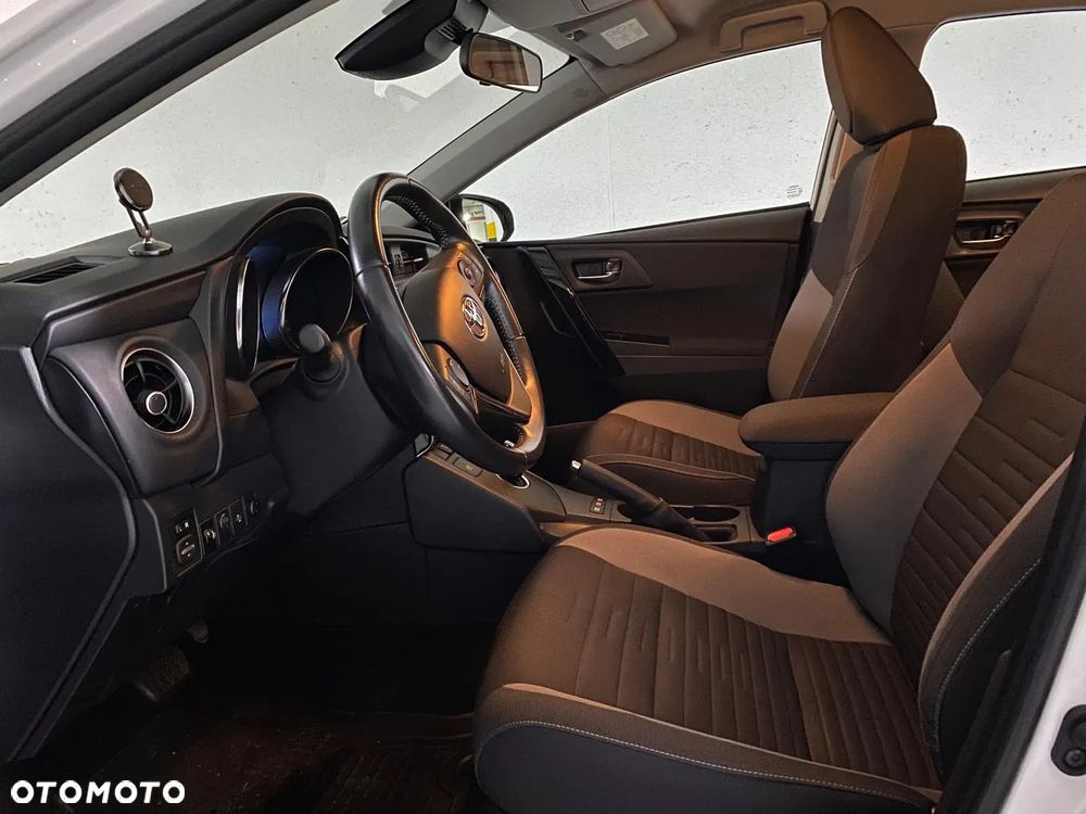 Toyota Auris Hybrid 135 Premium - 4