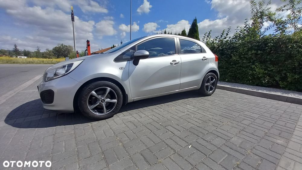 Kia Rio 1.2 L - 1