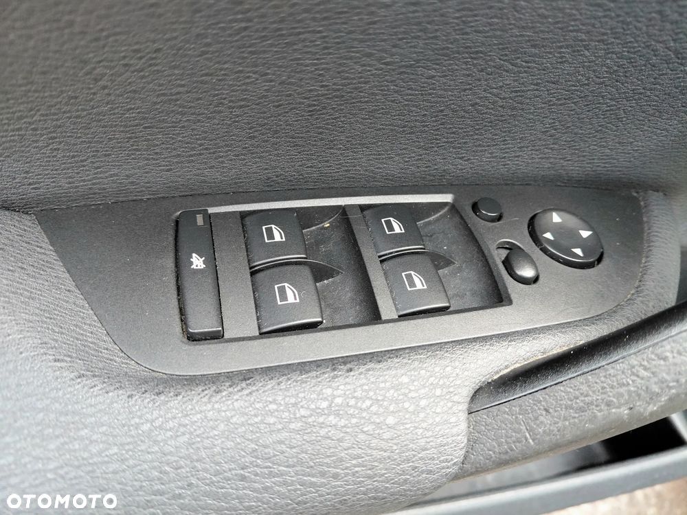 BMW X1 sDrive18i xLine - 30
