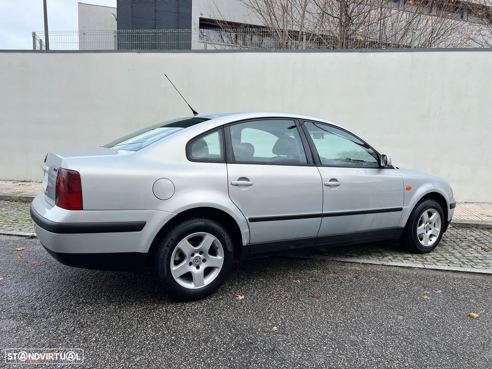 VW Passat 1.9 TDi Confortline - 32